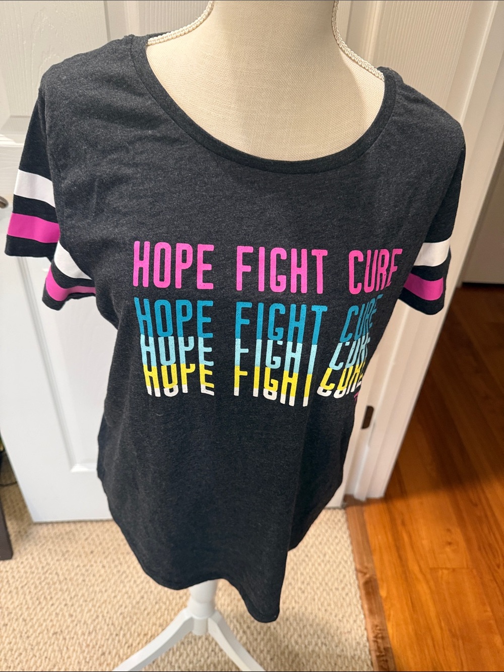 Women’s Susan G.Komen Fight Cancer Tshirt.